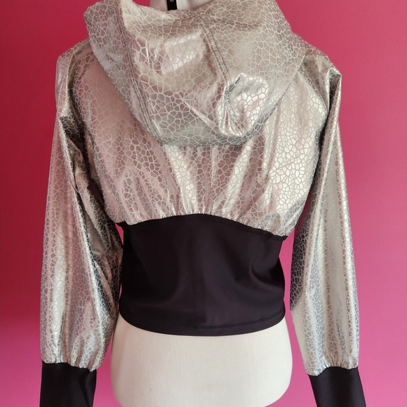 NWT❗️women's silver training jacket, ultra Woven knit,size S, sexy running coat - Picture 3 of 9